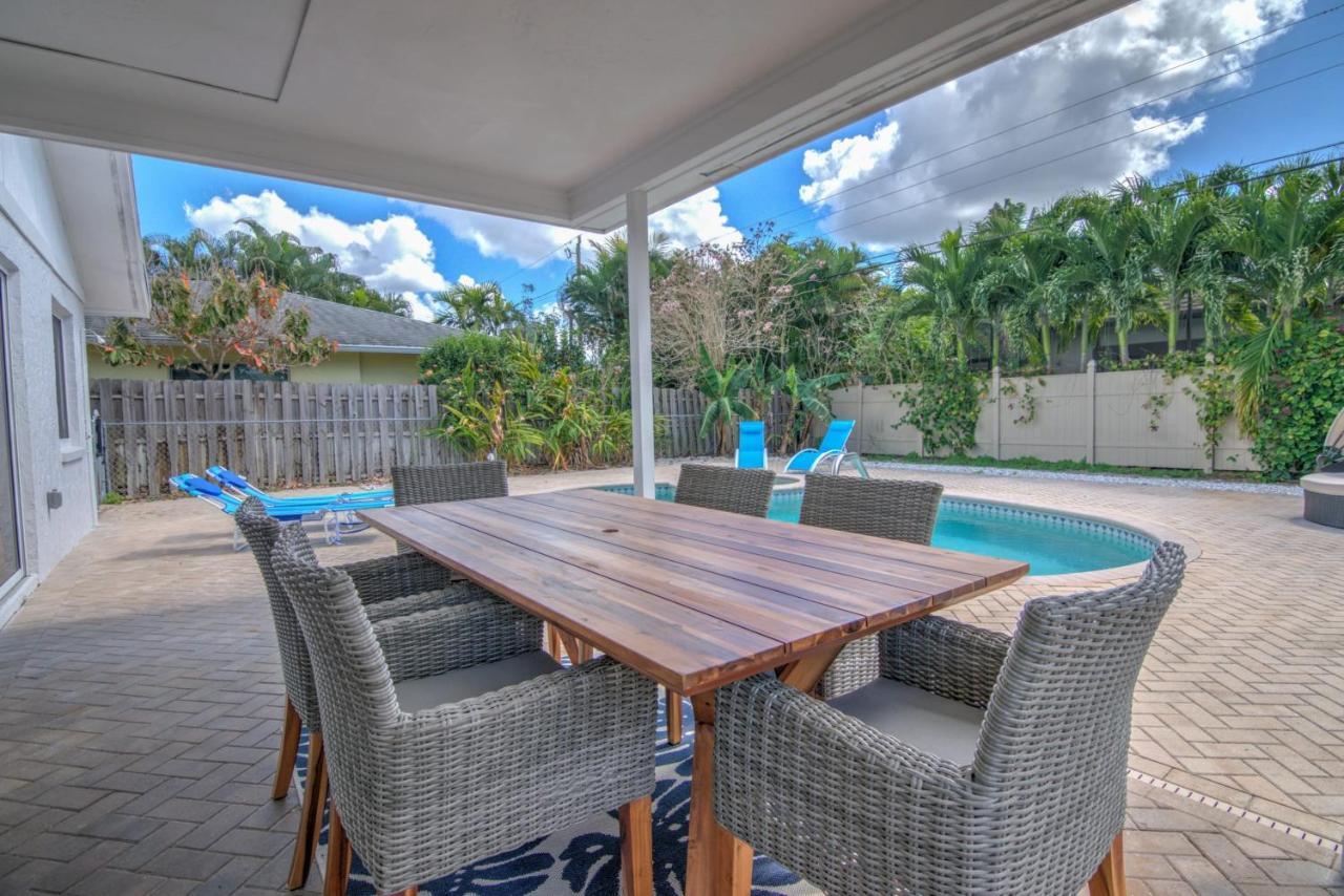 Relax Poolside & Walk Or Bike To The Beach From This Amazing Naples Pool Home! Exterior photo