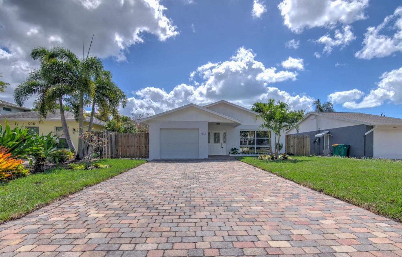 Relax Poolside & Walk Or Bike To The Beach From This Amazing Naples Pool Home! Exterior photo