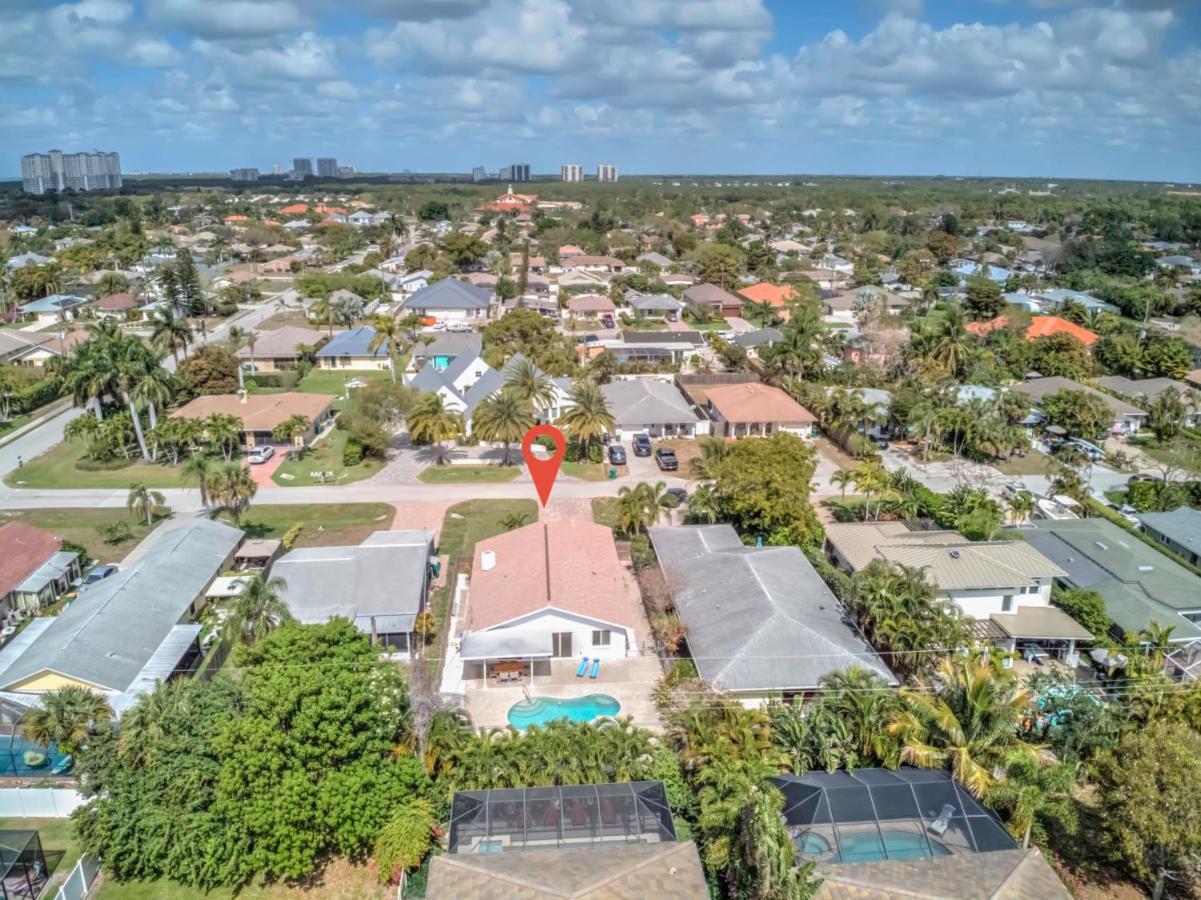 Relax Poolside & Walk Or Bike To The Beach From This Amazing Naples Pool Home! Exterior photo